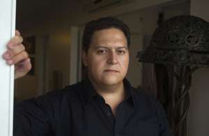 Hijo de Pablo Escobar publica libro sobre la relaci&oacute;n con su padre 