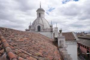 La cubierta del templo tiene goteras que causan da&ntilde;o al resto de la infraestructura cada vez que llueve. Foto: Silvia Osorio / para El Tel&eacute;grafo