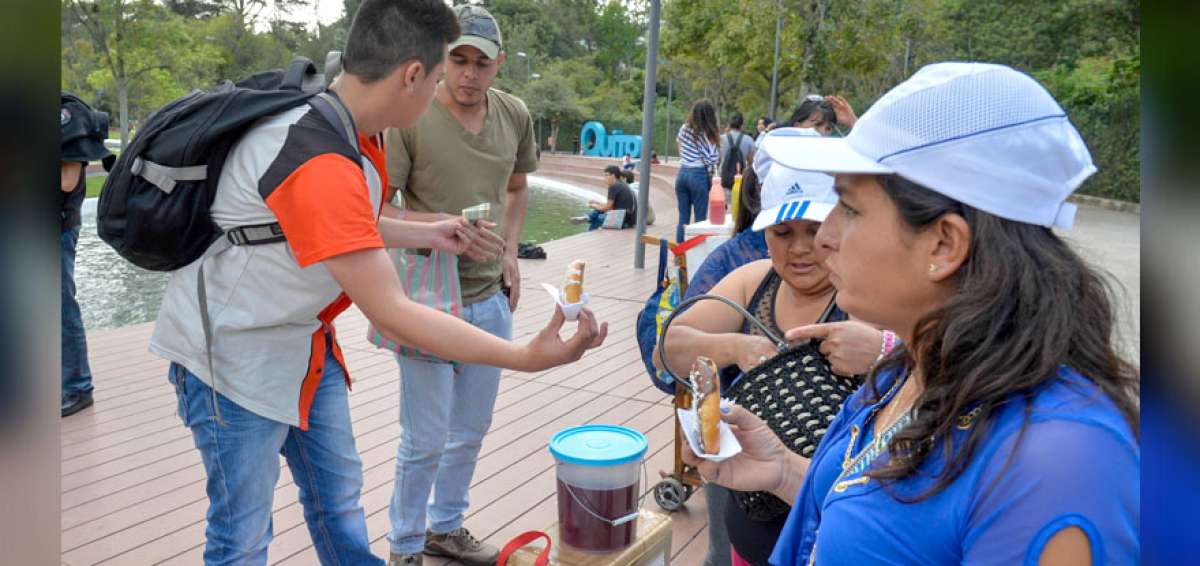 Gran parte de los venezolanos que se asientan en Quito utilizan el comercio informal en espacios p&uacute;blicos como una forma de subsistencia.
