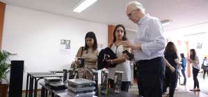 Las mipymes expusieron los productos con sus nuevos empaques en la clausura de este programa en la Universidad Casa Grande.