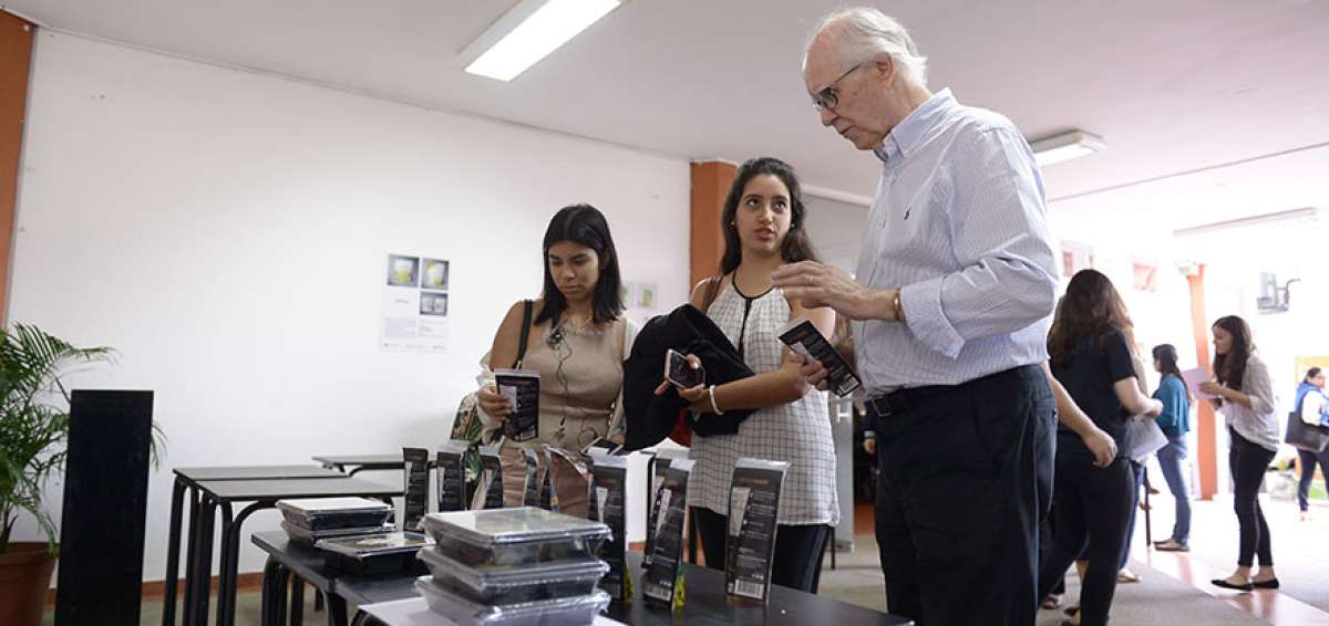 Las mipymes expusieron los productos con sus nuevos empaques en la clausura de este programa en la Universidad Casa Grande.