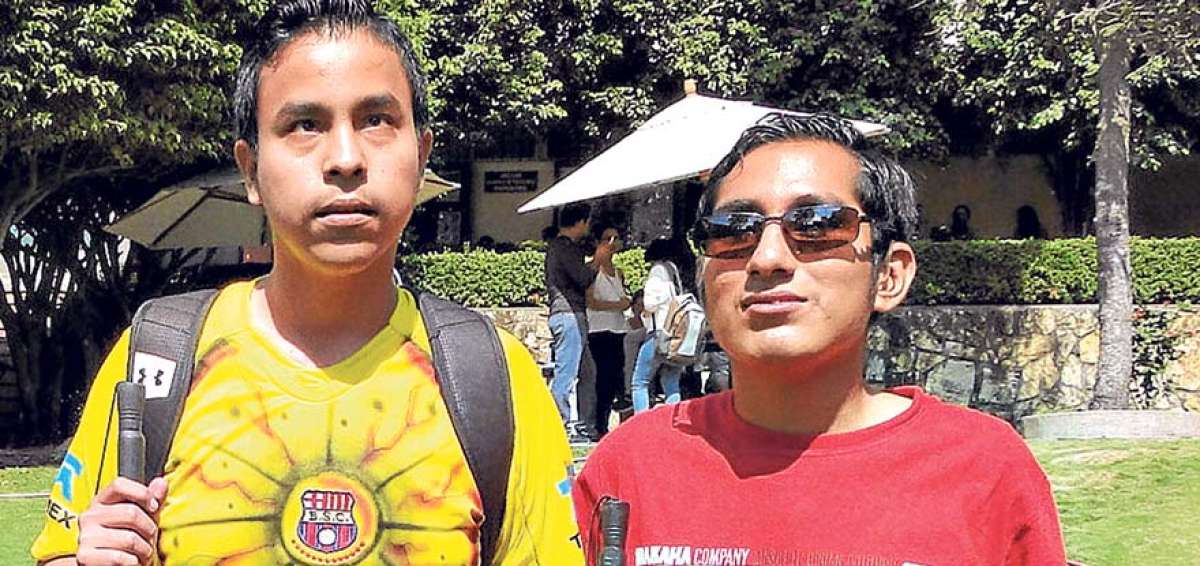 Pa&uacute;l Llontop, de 18 a&ntilde;os,  y Josu&eacute; Illescas, de 21, estudian  psicolog&iacute;a en la Facultad de Filosof&iacute;a de la UCSG.   