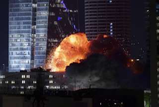 El cielo de Israel iluminado por misiles interceptados: la Cúpula de Hierro activada tras el ataque lanzado por Irán.