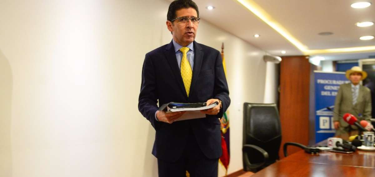 El Procurador General del Estado en rueda de prensa. 
