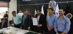 Agrocalidad firm&oacute; un convenio con la Universidad T&eacute;cnica de Quevedo, para tomar medidas que precautelen la seguridad agropecuario del pa&iacute;s.
