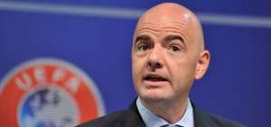 Infantino hace un llamamiento al f&uacute;tbol italiano para que reagrupe fuerzas