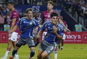 Emelec venci&oacute; 2-0 a Independiente del Valle y rompi&oacute; una racha de ocho a&ntilde;os sin ganarle en el Capwell.