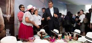 El presidente Correa recorri&oacute;  los pabellones ubicados en el parque El Arbolito.