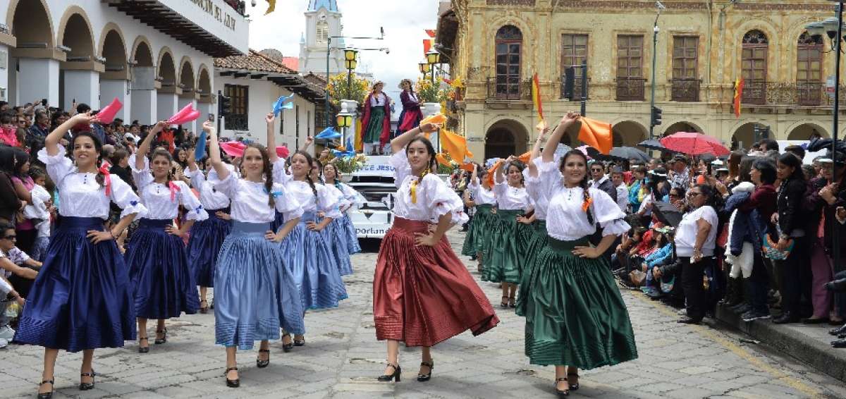 Con desfiles y m&uacute;sica, Cuenca celebra hoy 460 a&ntilde;os de fundaci&oacute;n espa&ntilde;ola. 