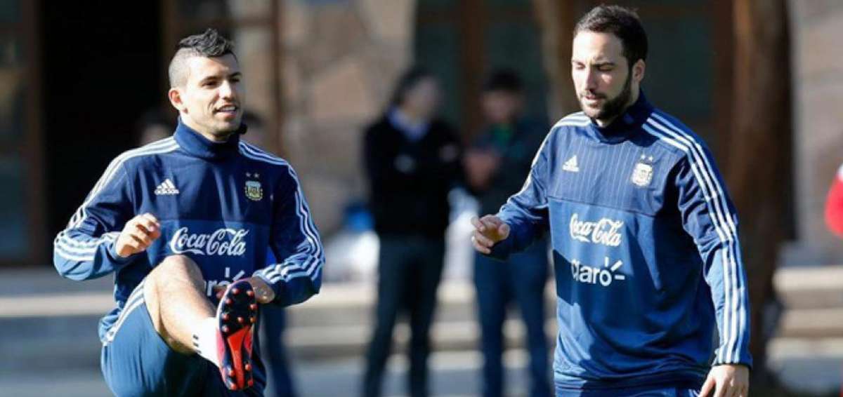Ag&uuml;ero, Lavezzi e Higua&iacute;n generan rechazo popular en la Albiceleste