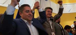 El nuevo presidente de la AME, Ra&uacute;l Delgado (izquierda), enfatiz&oacute; que el di&aacute;logo permitir&aacute; el progreso y el desarrollo del municipalismo en Ecuador.