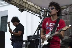 La banda quite&ntilde;a La Matilda fusiona el rock con sonidos tropicales.  Foto: Andr&eacute;s Darquea/ EL TEL&Eacute;GRAFO