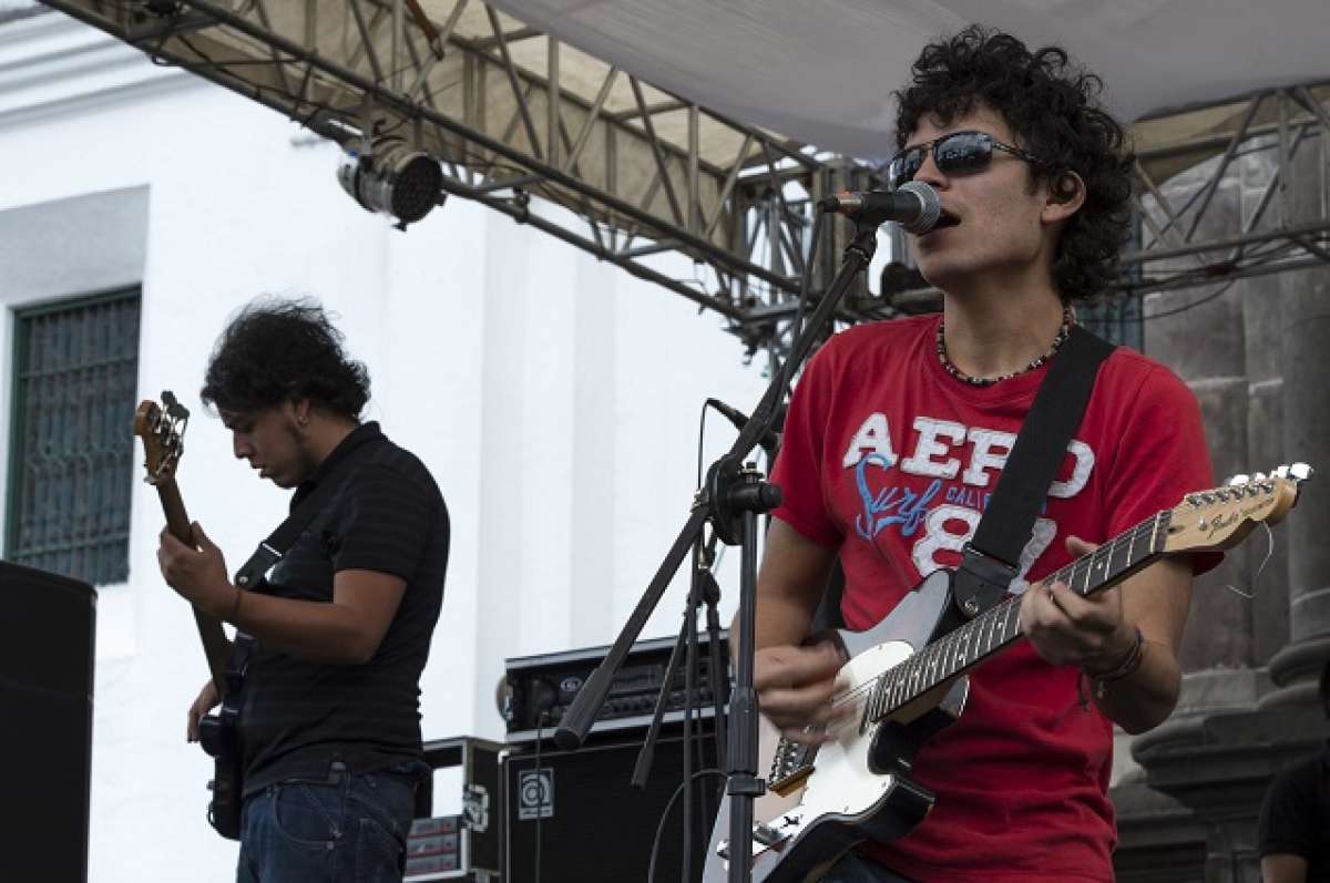 La banda quite&ntilde;a La Matilda fusiona el rock con sonidos tropicales.  Foto: Andr&eacute;s Darquea/ EL TEL&Eacute;GRAFO