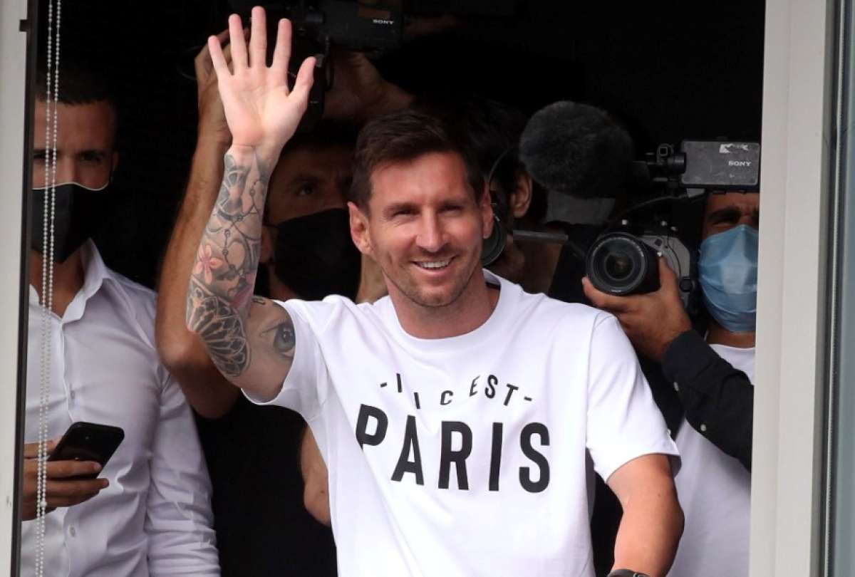 &iexcl;Es oficial! Leo Messi lleg&oacute; a Par&iacute;s para incorporarse al PSG