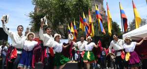 Las danzas abrieron la agenda de las fiestas cuencanas por los 198 a&ntilde;os de Independencia. M&aacute;s de 300 programas se han preparado en la ciudad.