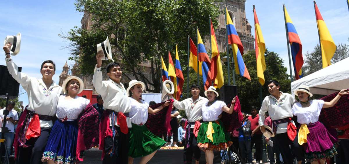 Las danzas abrieron la agenda de las fiestas cuencanas por los 198 a&ntilde;os de Independencia. M&aacute;s de 300 programas se han preparado en la ciudad.
