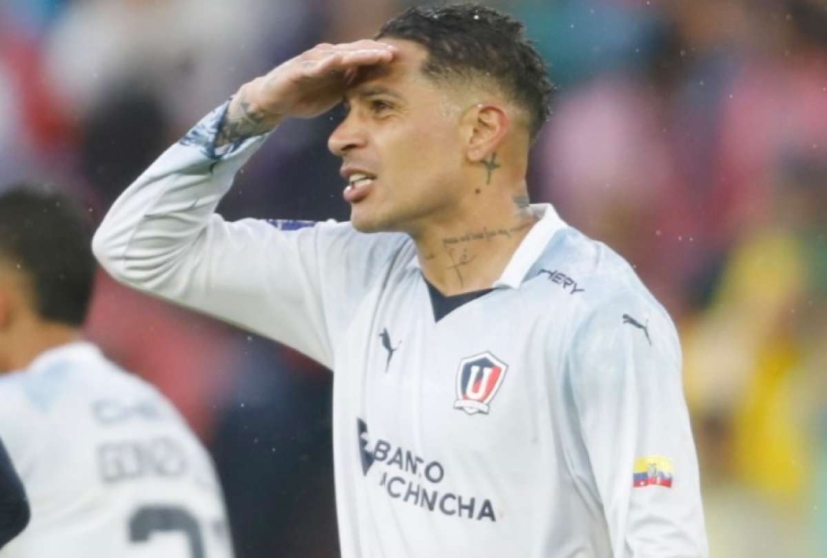 Liga de Quito consigue tres goles de diferencia para enfrentar la segunda semifinal de este torneo.