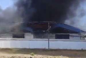 En la vía Durán Boliche, Guayas, se registró un incendio estructural 