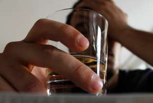 El Gobierno de Reino Unido alertó a sus ciudadanos sobre el peligro de intoxicación por bebidas alcohólicas contaminadas con metanol, una sustancia altamente tóxica. Ecuador figura entre los países con advertencia.