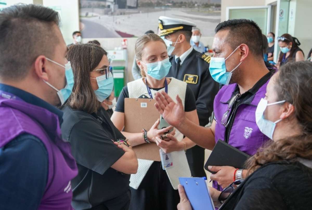 El centro de salud de San Antonio fue visitado por la presidenta de Ecuador encargada, Mar&iacute;a Jos&eacute; Pinto.