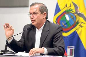 El ministro de Relaciones Exteriores de Ecuador, Ricardo Pati&ntilde;o, inform&oacute; sobre la medida en una rueda de prensa que dio ayer en la tarde. Foto: &Aacute;lvaro P&eacute;rez.