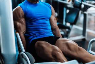 Un estudiante de 23 años sufrió una grave lesión mientras hacía ejercicio en un gimnasio.
