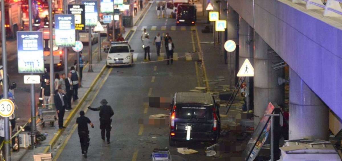 Impactantes im&aacute;genes del atentado terrorista en aeropuerto de Turqu&iacute;a