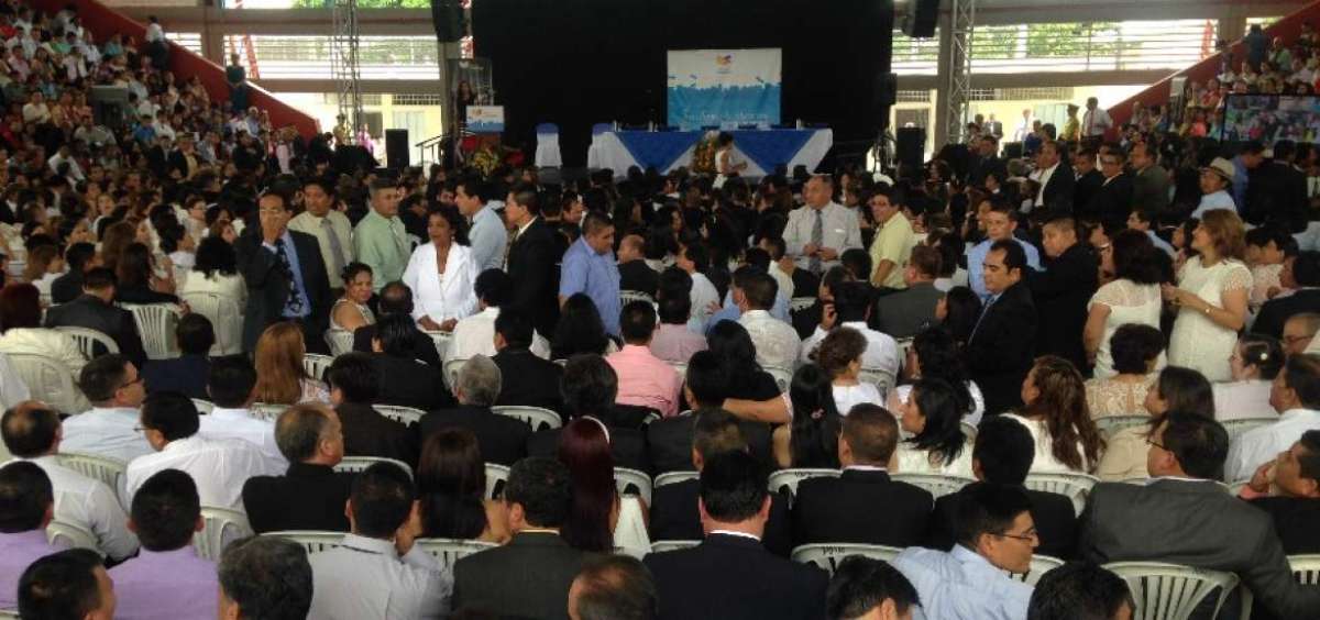 El acto se realiz&oacute; en el coliseo del Colegio Vicente Rocafuerte.