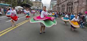 Representaciones de los pueblos Tomabela, Quisapincha, Chibuleo, Pilahu&iacute;n y Salasaca desfilaron el 6 de julio. 
