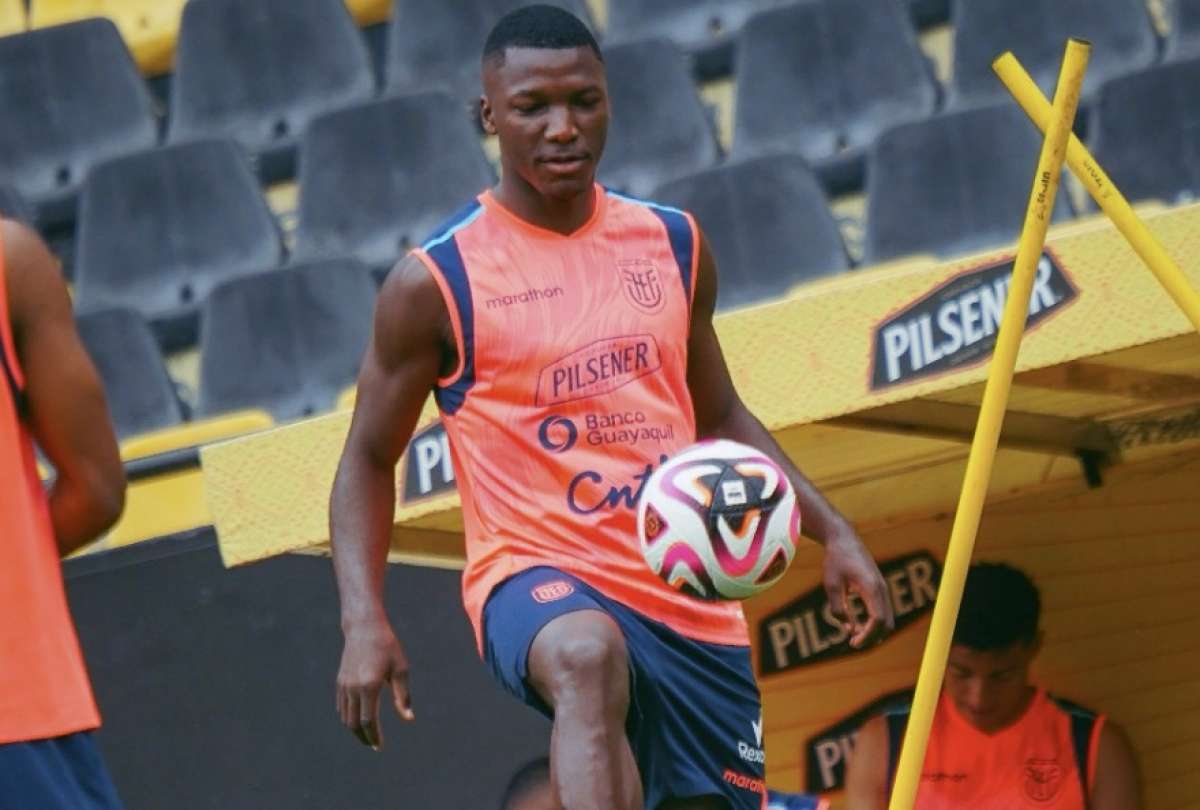 Moisés Caicedo vuelve al once titular