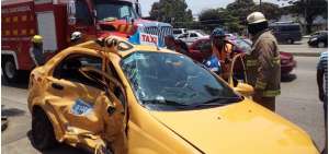 En la avenida Francisco de Orellana, norte de Guayaquil, un taxi choc&oacute;. Hubo un herido.