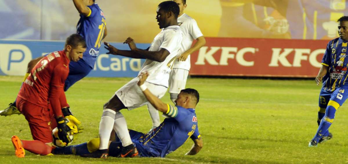 Liga de Quito y Delf&iacute;n se enfrentaron el pasado 18 de abril en el estadio Jocay de Manta. El ganador (2-1) fue el conjunto &ldquo;cet&aacute;ceo&rdquo;.