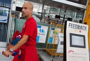 Pep Guardiola conf&iacute;a en que est&aacute; operaci&oacute;n sane por completo la pierna de Thiago Alc&aacute;ntara. Foto: Archivo