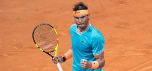 El tenista Rafael Nadal celebra el triunfo sobre el serbio Novak Djokovic en Roma (Italia).
