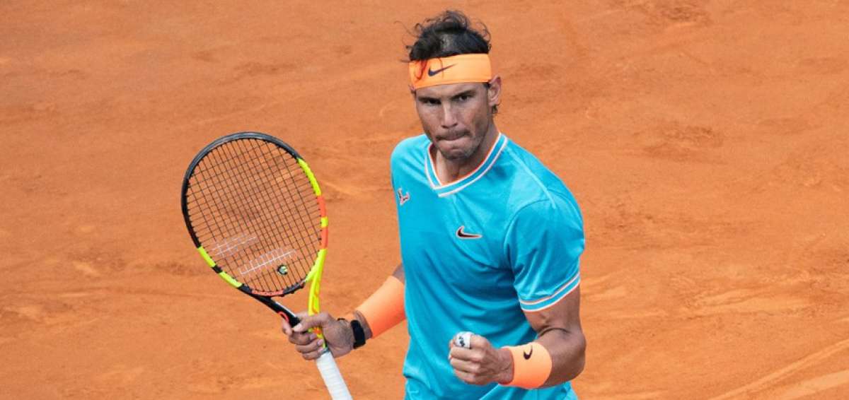El tenista Rafael Nadal celebra el triunfo sobre el serbio Novak Djokovic en Roma (Italia).