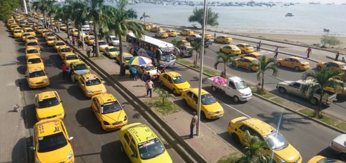 Taxistas en Manta se movilizaron en contra de la informalidad