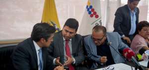 De izquierda a derecha: Xavier Sisa, el ministro Leonardo Berrezueta, Oswaldo Chica y Lilian Dur&aacute;n.