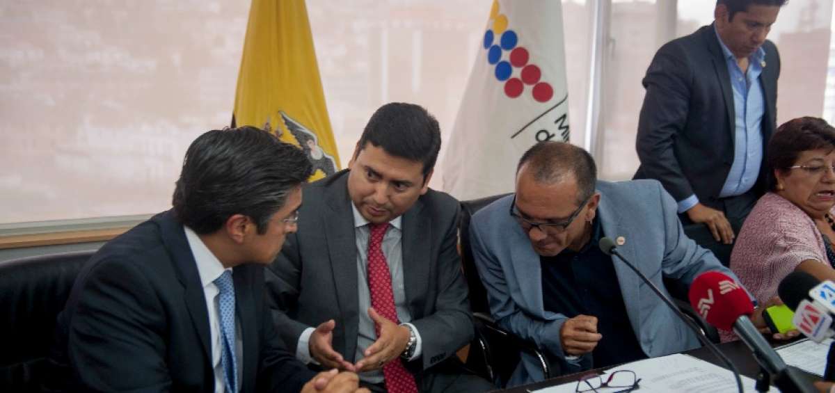 De izquierda a derecha: Xavier Sisa, el ministro Leonardo Berrezueta, Oswaldo Chica y Lilian Dur&aacute;n.
