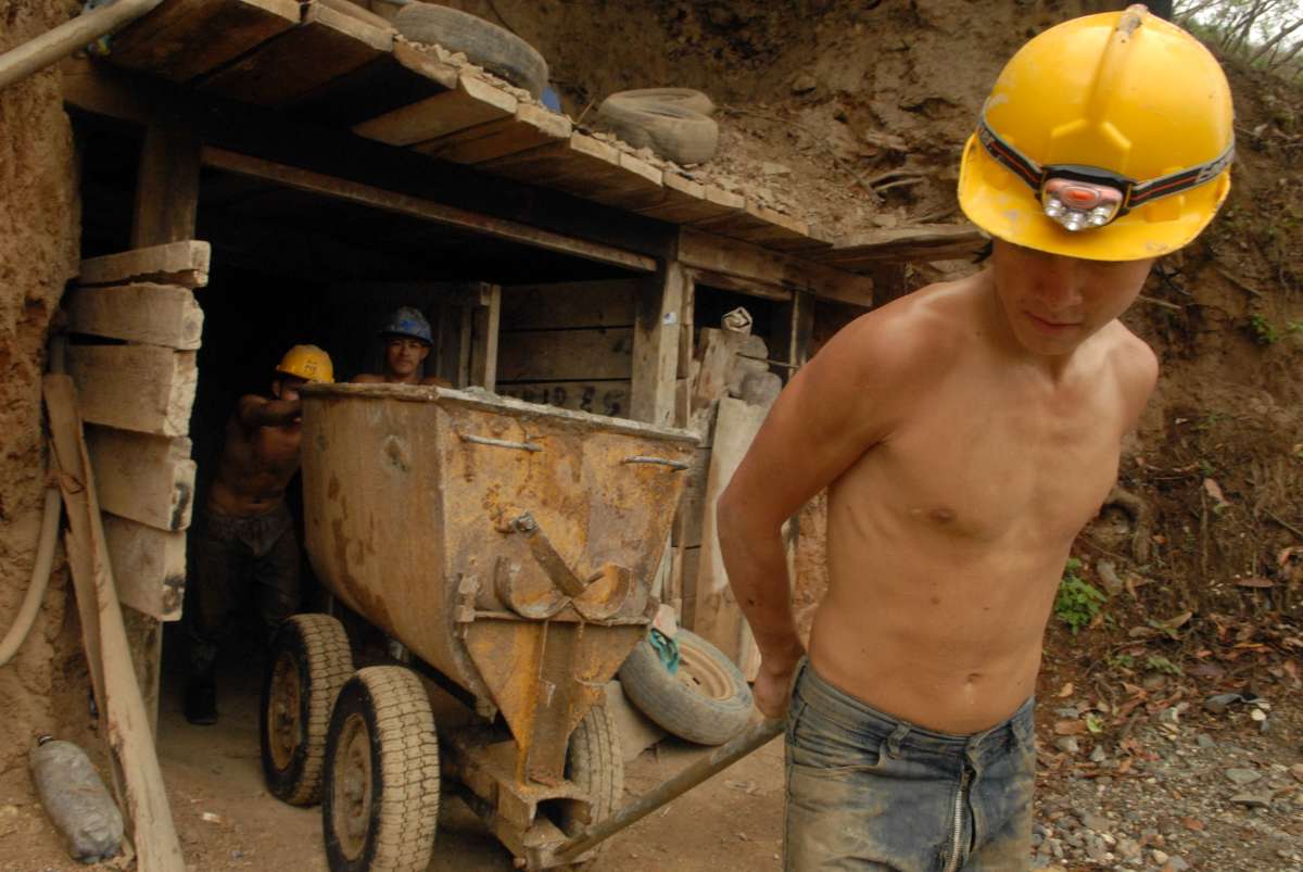 La organizaci&oacute;n shuar Keinkum Kurinunka anunci&oacute; que vuelve a las labores mineras una vez que se solucion&oacute; el pago a sus integrantes. Foto: Fabricio Cruz |  para El Tel&eacute;grafo