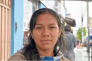 Hilda ahorra dinero para estudiar en Per&uacute;