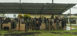 Los 1.000 militares que llegaron la &uacute;ltima semana a la provincia de Esmeraldas no solo resguardar&aacute;n la seguridad ciudadana, sino el proceso electoral que se cumplir&aacute; ma&ntilde;ana en todo el territorio ecuatoriano.