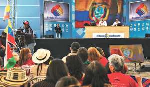 El enlace ciudadano 420 se realiz&oacute; en San Isidro de Puengas&iacute;, en Pichincha. El Presidente Correa record&oacute; su  compromiso de asegurar a las amas de casa. Foto: Cortes&iacute;a