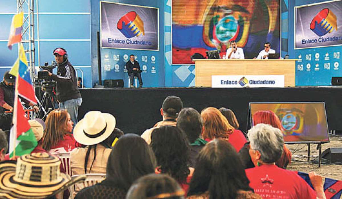 El enlace ciudadano 420 se realiz&oacute; en San Isidro de Puengas&iacute;, en Pichincha. El Presidente Correa record&oacute; su  compromiso de asegurar a las amas de casa. Foto: Cortes&iacute;a
