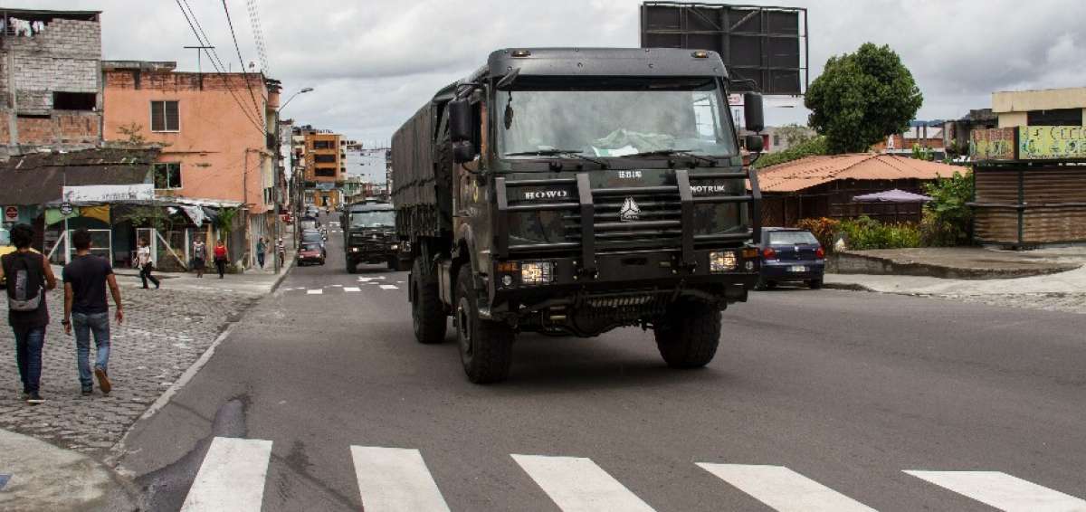 Militares custodian ingreso a los cantones San Juan Bosco y Lim&oacute;n Indanza