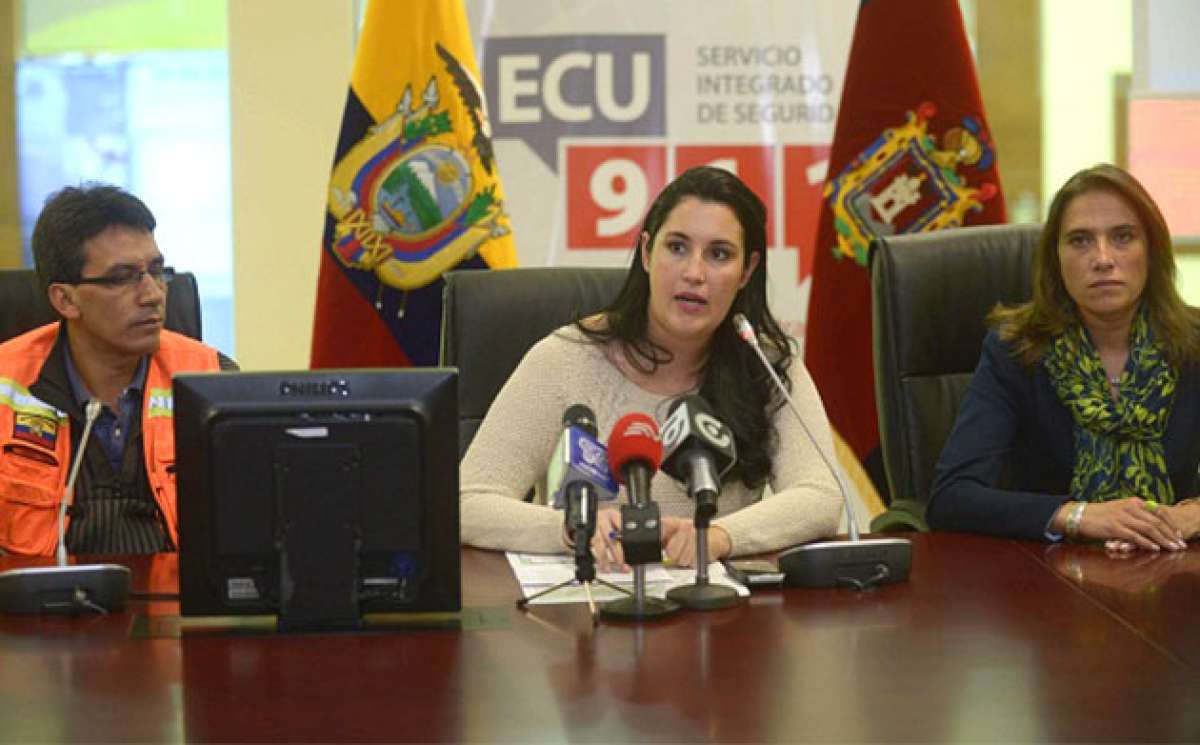 Paola Carvajal, ministra de Transporte y Obras P&uacute;blicas (centro), detall&oacute; las rutas alternas para llegar a Quito. Foto: Santiago Aguirre / EL TEL&Eacute;GRAFO.