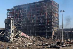 Ocho fallecidos tras bombardeo a un centro comercial en Kiev