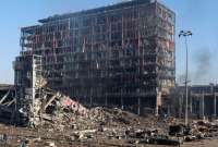 Ocho fallecidos tras bombardeo a un centro comercial en Kiev