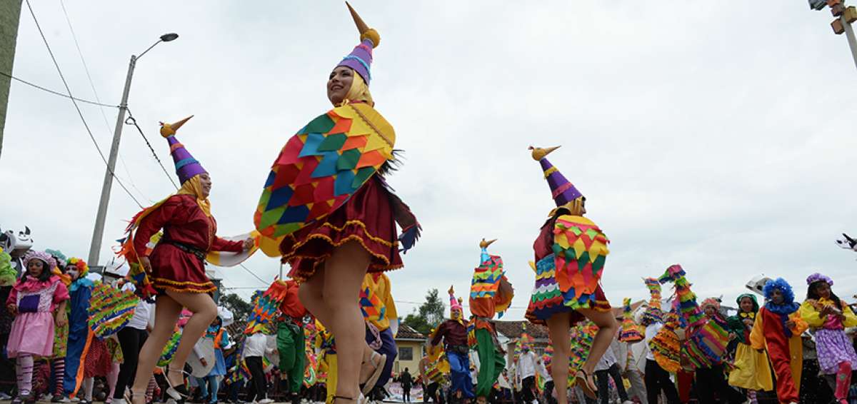 El baile es ahora una representaci&oacute;n cultural y folcl&oacute;rica, pero naci&oacute; como un ritual en el que se veneraba al ave que llegaba a dar buen augurio.