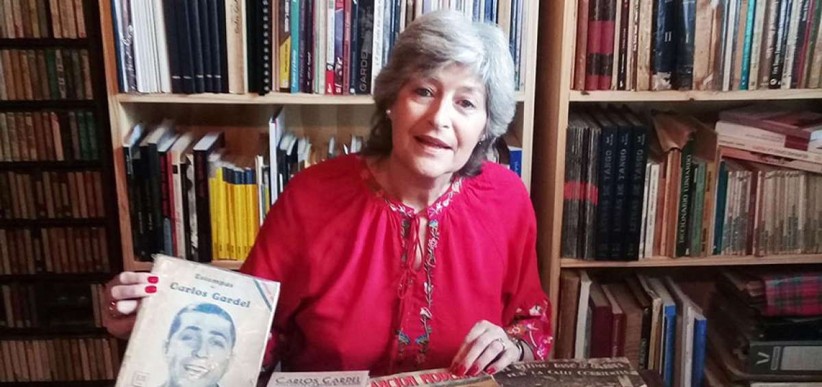 Ana Tur&oacute;n es directora del Museo del Libro &ldquo;Gardel y su Tiempo&rdquo;, con 530 libros sobre el cantante.