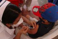 Los dos gobiernos fortalecen esfuerzos para vacunar a los infantes 